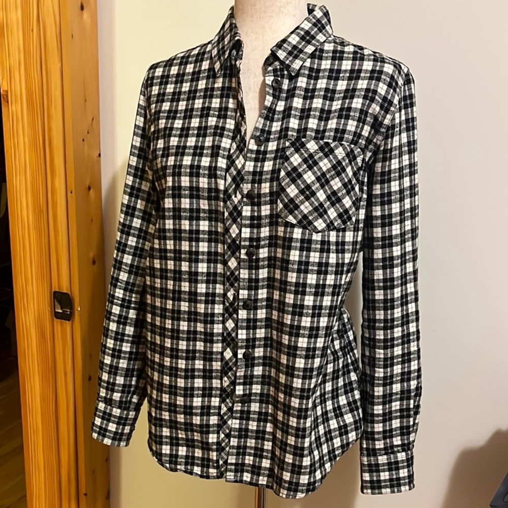 White Mountain Black and White Fitted Button Down Shirt